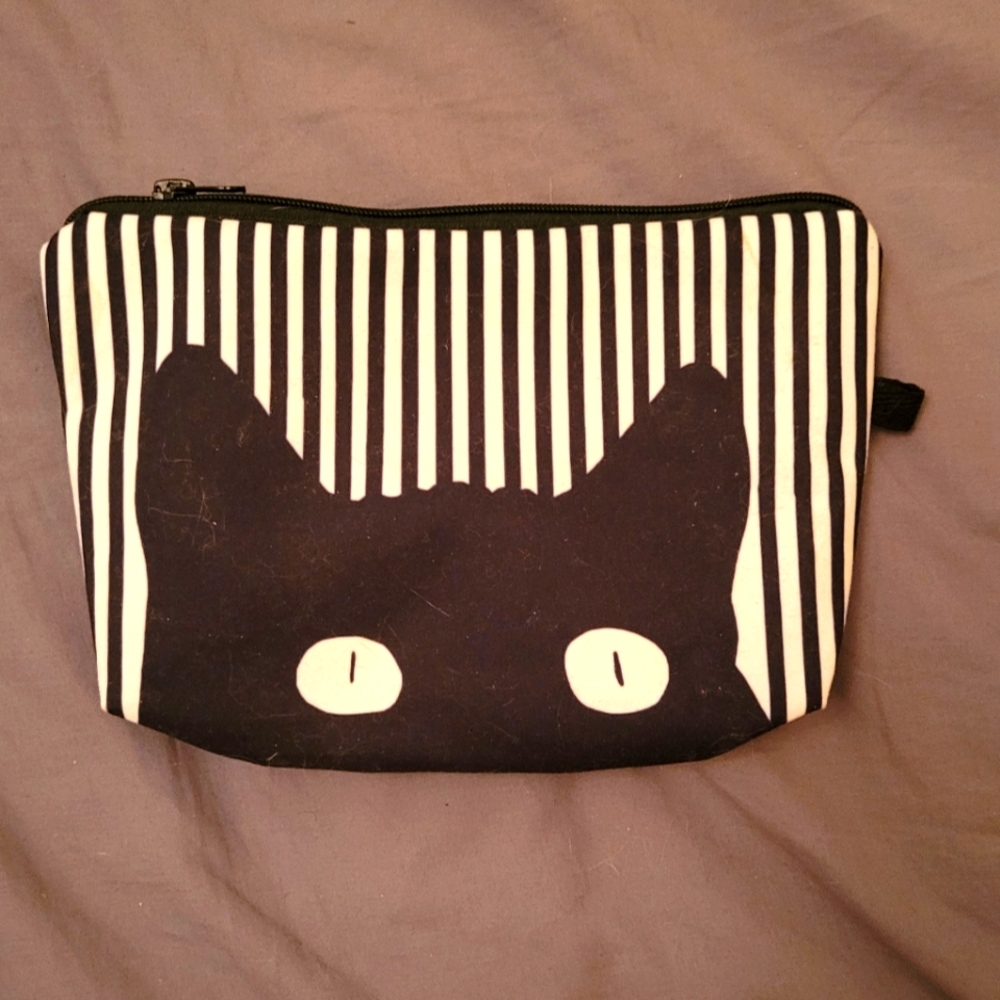 🌼2/$12 Black and white cute cat pouch
